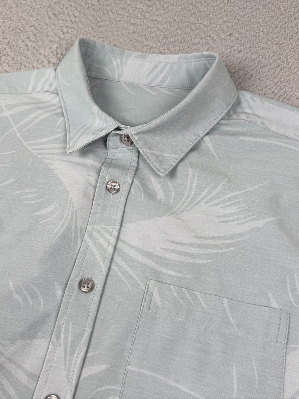 Vuori Bridge Button Down Shirt Mens Medium Green Athleisure Summer Tropical